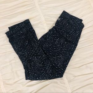Lululemon black graphic cropped leggings